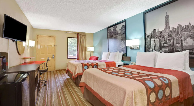 Четырёхместный номер Standard Super 8 by Wyndham Forest Park