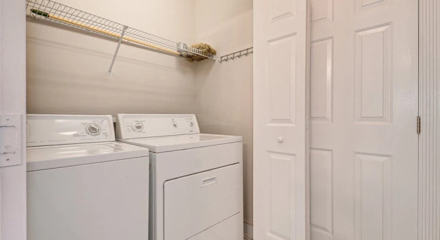 Myrtle Beach Myrtlewood Escape, Забронировать Апартаменты/квартира Отели Миртл-Бич с парковкой, рядом с PineHills Palmetto at Myrtlewood Golf Club, Парковка