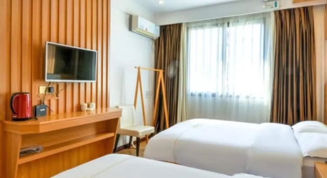 Номер Standard Brother Commercial Hotel