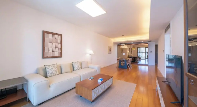 Tyms Elegant 2BR 1BA Apt Walk to Malls, Varaa Bed and Breakfast Xuhui 