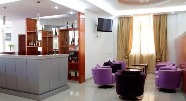 Hotel Ritz Aanisa, Rezervați Hotel Hoteluri de 3 stele în Calulo, 3*