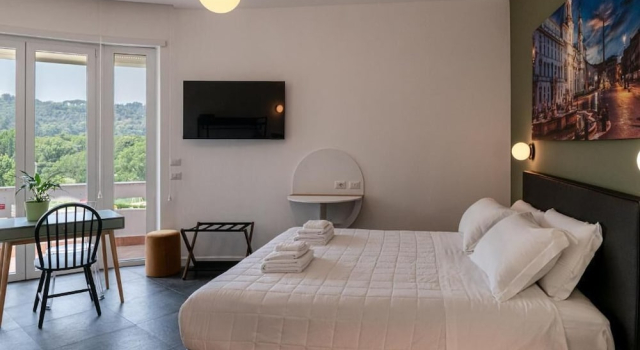 Двухместный номер Deluxe с балконом Flora Guest House