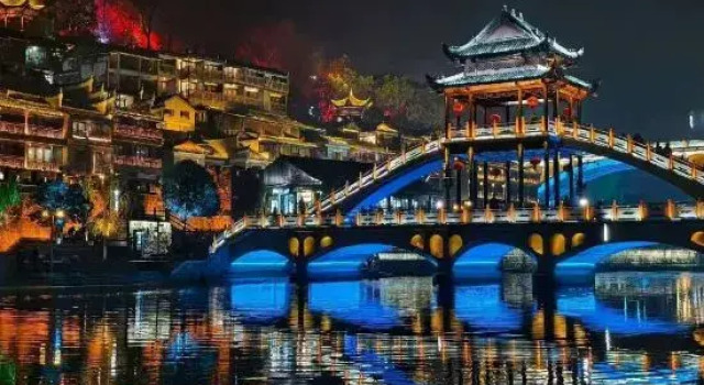 Miss Dong’s River View Homestay, Fenghuang Ancient Town, Book Hotel Xiangxi Hunan