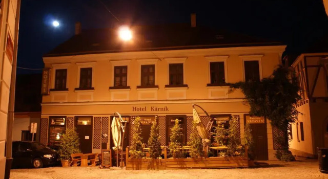 Hotel Kárník, Забронировать Отель Зноймо Thayatal, рядом с St. John of Nepomuk House