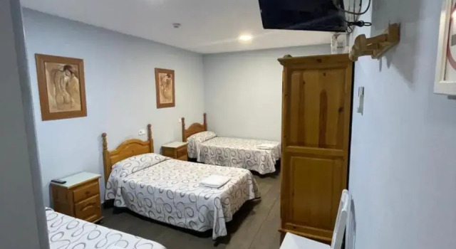 Hostal 3 Hermanos, Varaa Hotelli Getafe Madridin maakunta, lähellä Getafe Central