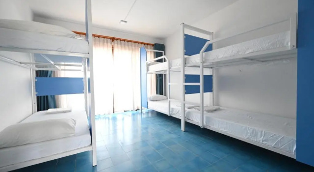 Кровать в общем номере Fuse Beachside Hoi An