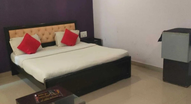 Люкс iROOMZ Hotel Diamond Park