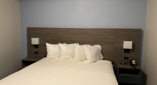Люкс Standard Garden Inn and Suites Hebbronville