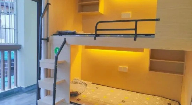Женская капсула Yashe Hostel
