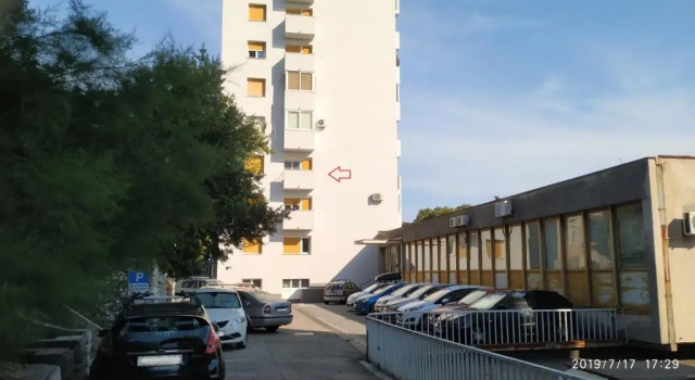 Apartment RINO****, 58m², 170m from the beach, Забронировать Апартаменты/квартира Отели Приморско-Горанской жупания с парковкой, Парковка