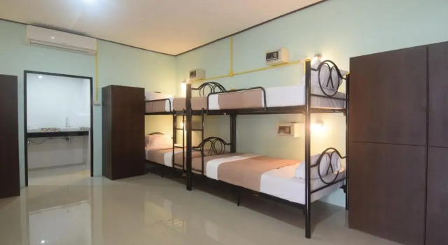 Кровать в общем номере Lanta Long Beach Hostel