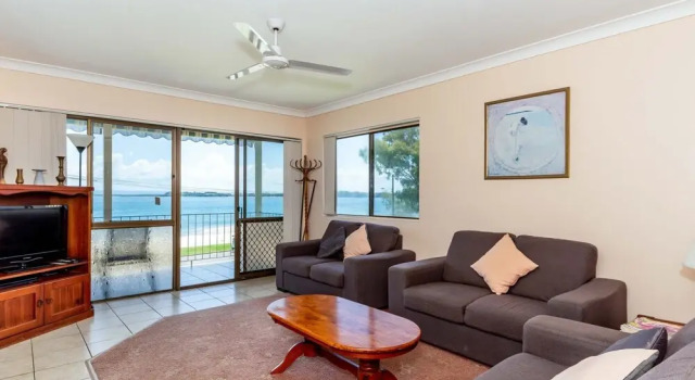 Water Views - Top Floor -Clearview Apartments South Esp, Bongaree