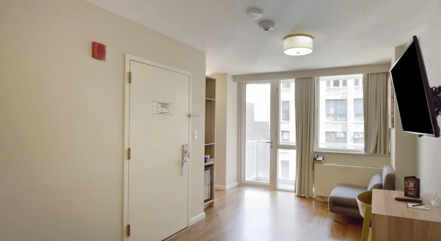 Hotel 32 32