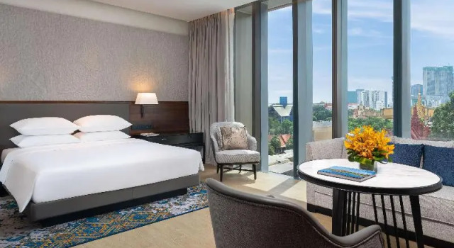 Двухместный номер Deluxe с видом на дворец Hyatt Regency Phnom Penh