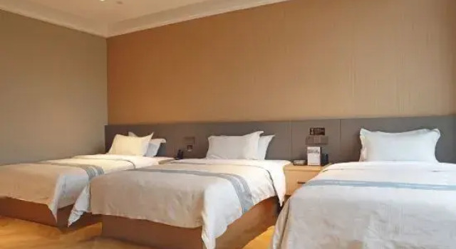 Трёхместный люкс Business Urban Garden Hotel (Yining Shanghai City Railway Station)