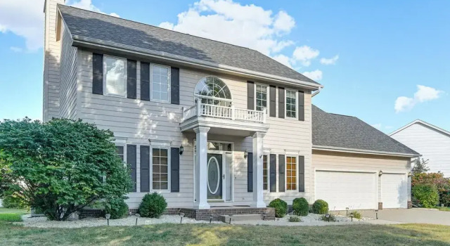 Коттедж Des Moines Suburb Stay w/ Spacious Layout & Deck!
