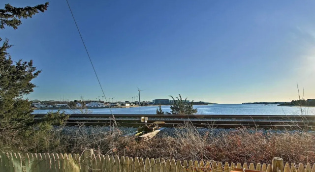 Коттедж Steps to Cape Cod Canal: Buzzards Bay Home