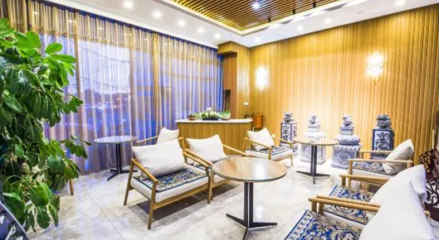 Heston Platinum Palace Hotel(Beijing Aerospace General Hospital Donggaodi Subway Station)