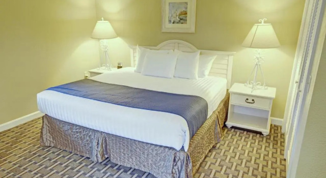 Люкс Deluxe Club Wyndham Newport Overlook