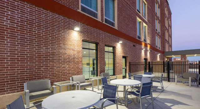 Четырёхместный номер Standard La Quinta Inn & Suites by Wyndham Dallas - Frisco Stadium