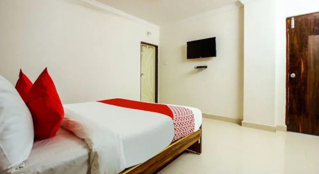 Hotel Wall Street By OYO Rooms