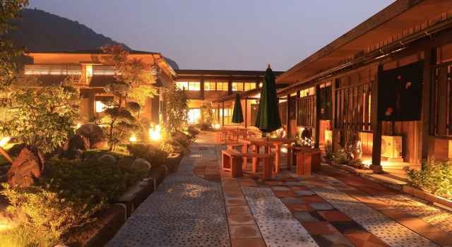 Кровать в общем номере Bihadanoyu Koshikano Onsen