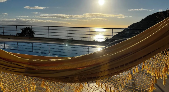 Вилла c 1 комнатой с видом на сад Luxury villa with private heated pool, garden and views of the sea and mountains