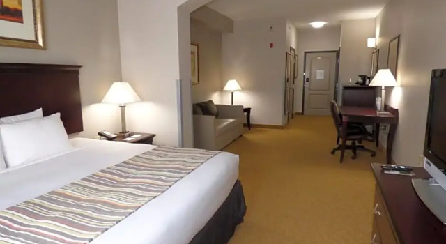 Трёхместный люкс Country Inn & Suites by Radisson, Pensacola West, FL