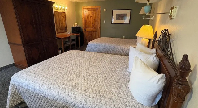 Номер Comfort Clover Creek Inn