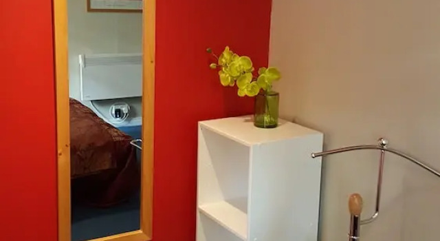 Апартаменты Цокольный этаж c 1 комнатой с видом на сад Cambridge Inn: Central Self-Catering Cottage