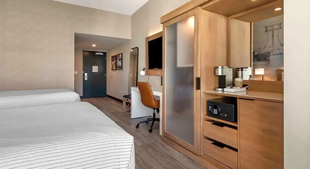 Четырёхместный номер Standard с видом на гавань Cambria Hotel Portland Downtown Old Port