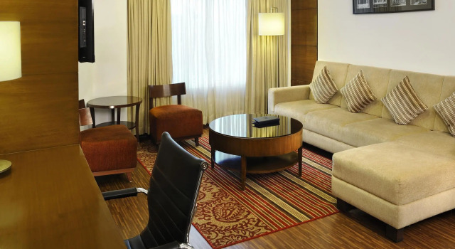 Four Points by Sheraton Ahmedabad, Rezervovat Hotel Hotely v Gujarat s parkováním, Parkování