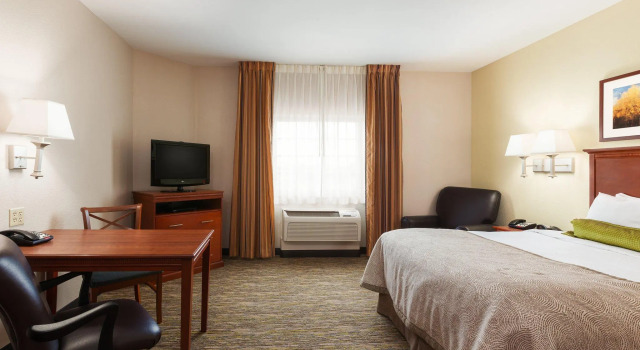 Люкс Candlewood Suites Lake Jackson by IHG
