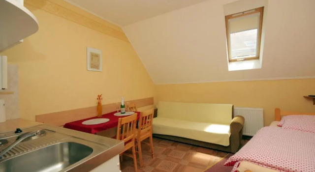 Burg Apartmanház, Book Hotel Hoteller i Gyula med parkering, Parkering