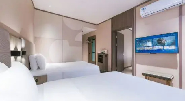 Люкс с 2 комнатами Hanting Hotel Shanghai Hongqiao Airport