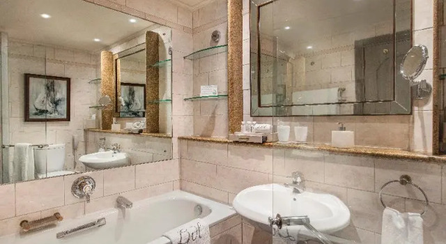 Двухместный номер Classic с балконом Labourdonnais Waterfront Hotel