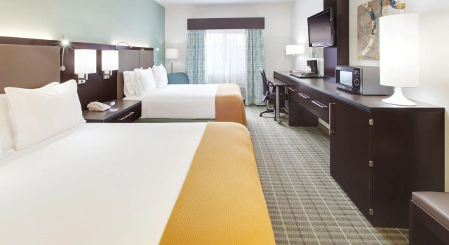 Четырёхместный номер Standard Holiday Inn Express Monticello by IHG