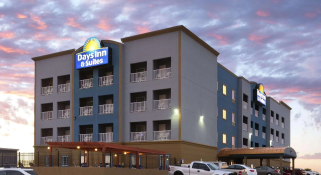 Двухместная студия люкс Days Inn & Suites by Wyndham Galveston West/Seawall