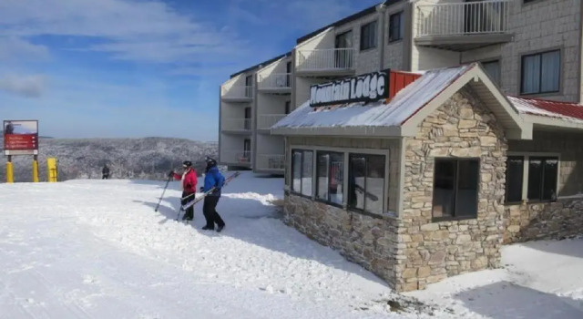 Апартаменты Stroll to Slopes, Village Area, Ski in-Out MtLodge 210