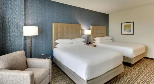 Четырёхместный номер Superior Drury Inn & Suites Lafayette IN