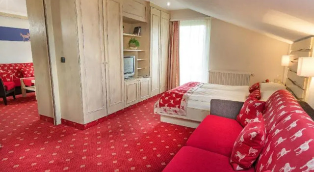 Четырёхместные апартаменты с балконом MONDI Hotel Axams