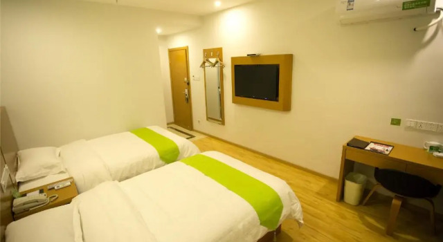 Двухместный номер Deluxe Vatica ZaoZhuang TengZhou Railway Station Hotel