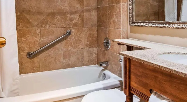 Шестиместный номер Standard Best Western Parkway Inn & Conference Centre