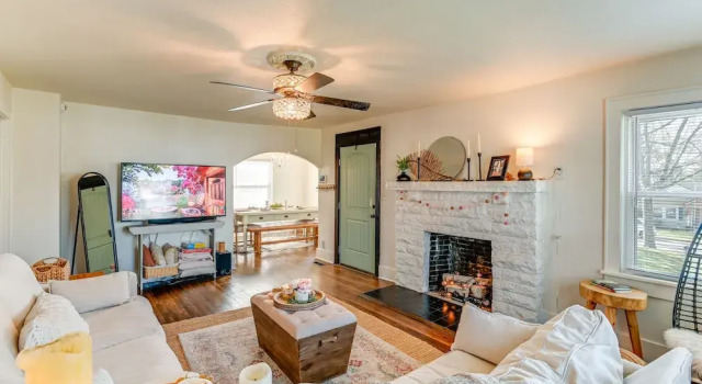 Коттедж Columbia Cottage w/ Patio: 1 Mi to Downtown!