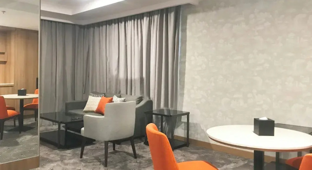 Люкс Executive с балконом Labersa Hotel & Convention Center Samosir