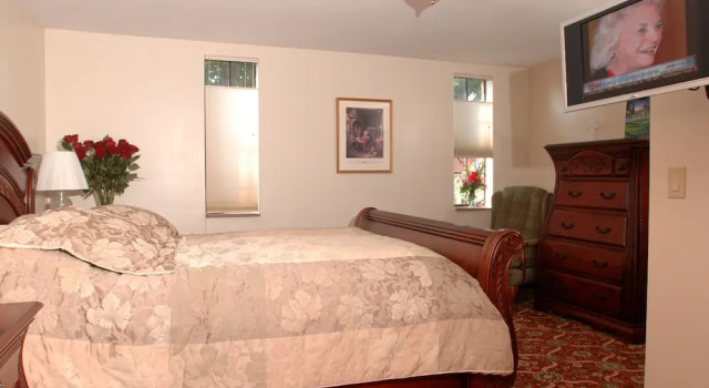 Fitzgerald's Irish Bed & Breakfast, Book Hotel Hoteller i Painesville med parkering, Parkering