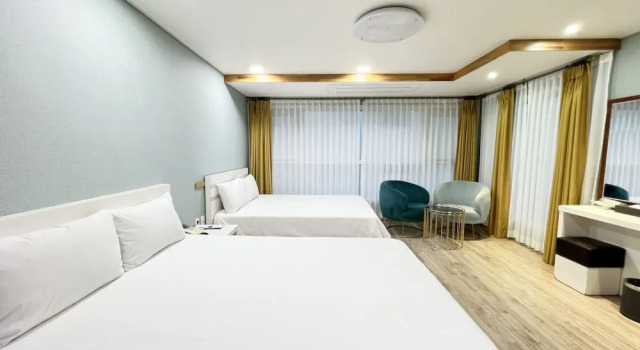 Двухместный номер Standard с видом на горы Hotel Sweet Castle Jeju Hamdeok