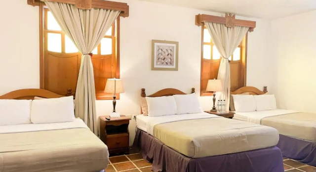Номер Deluxe El Carmen Suites