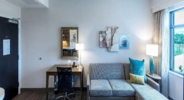 Люкс с видом на бассейн Staybridge Suites Naples – Marco Island by IHG