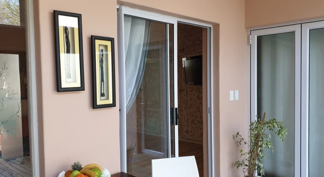 Small Cottage With Sep. Bedroom, En-suite Bathroom, Eating Room With Kitchenet